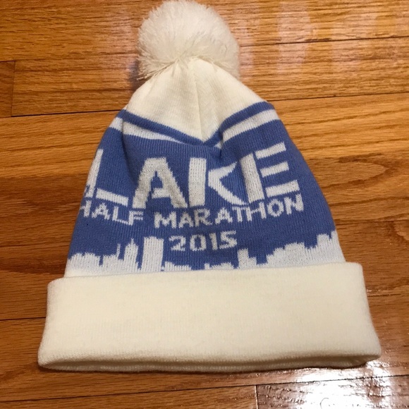 Cute 2015 Chicago F3 Lake Half Marathon Pom Pom Winter Hat ❄️ ⛄️ - Picture 3 of 4
